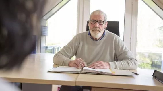 ◤Oldje◢ A Young Fast Learner ►Mia Navarro, Peter