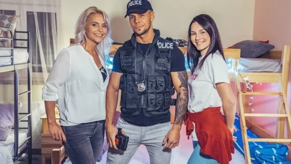 ◤Fake Hostel◢ Heat Of The Night ►Kathy Anderson, Elena Vega, Angelo Godshack