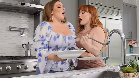 ◤We Live Together◢ Drenching Her Dinner Guest ►Natasha Nice, Summer Hart