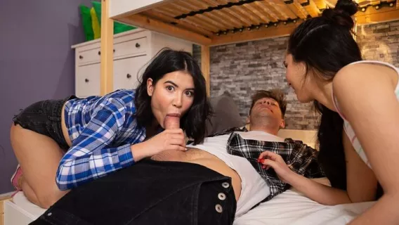 ◤Fake Hostel◢ Virgin Backpacker ►Monica Brown, Lady Dee, Michael Fly