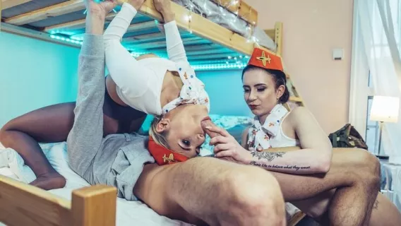 ◤Fake Hostel◢ A Tight Layover ►Lindsey Cruz, Caroline Mann, Nick Ross