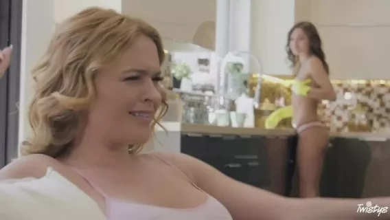 ◤Mom Knows Best◢ Krissy Lynn And Zoe Bloom In Getting Dirty With The Maid ►Zoe Bloom, Krissy Lynn