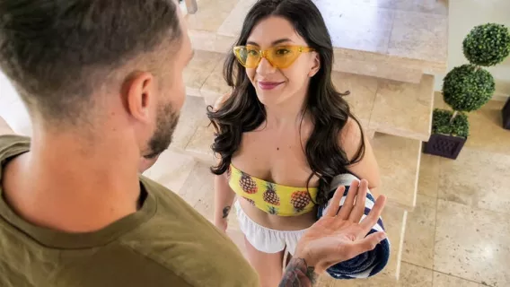 ◤Exxxtra Small◢ Shark Shorty ►Natalie Brooks, Quinton James